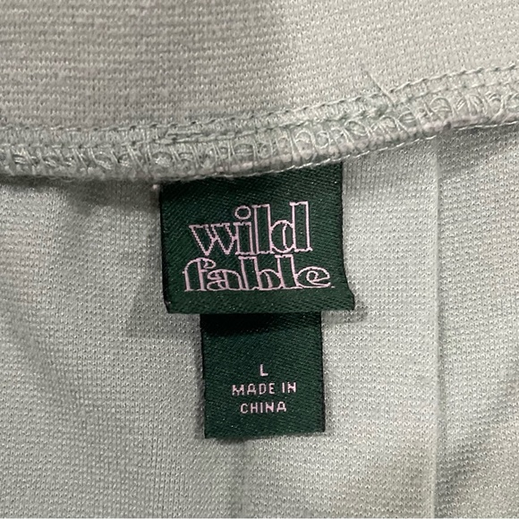 Mint green mini pleated skirt size large - Picture 2 of 2